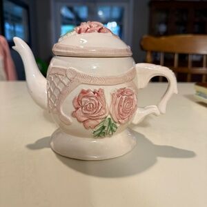 New Holland Rose Princess Teapot W/lid